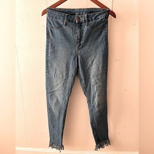 H&M Women’s High Rise Skinny Jeans with Distressed Cuff (size-28)